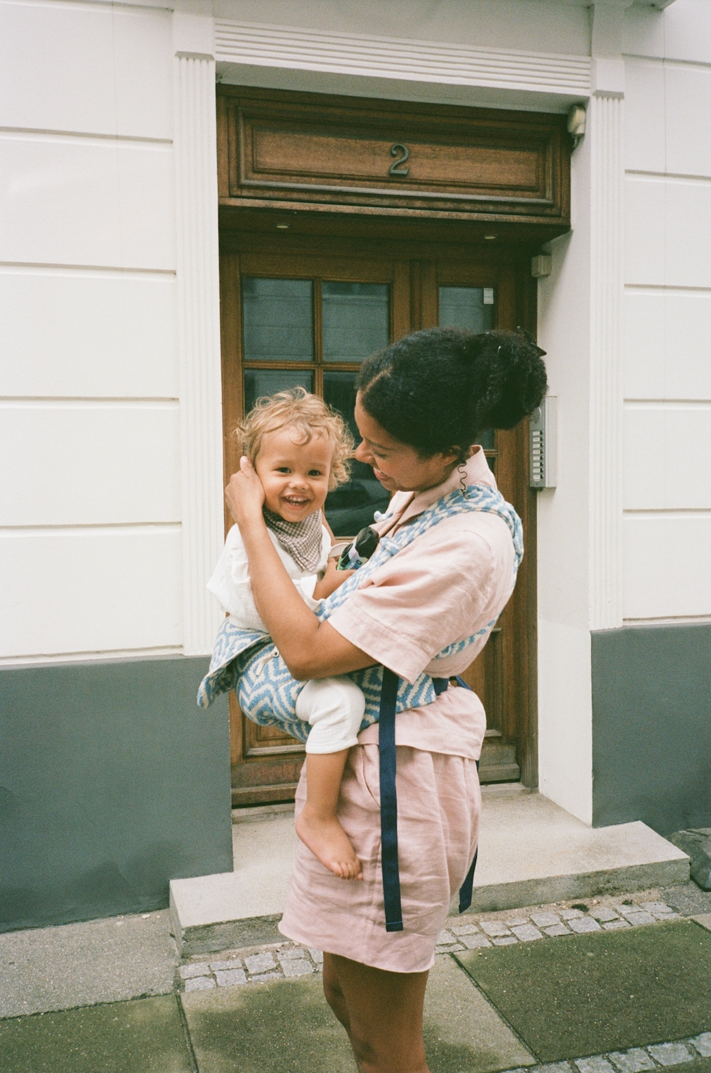 Podcast: Your baby - not fragile! Become enlightened and brave about your baby's ability to hold the head stably